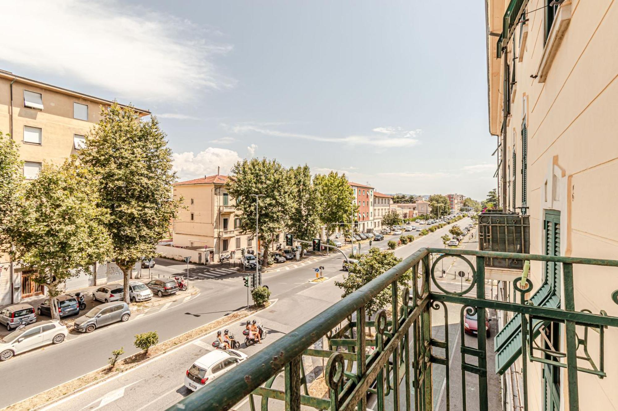 Moonlight Stylish Central, Hospital & Station Livorno Exterior photo